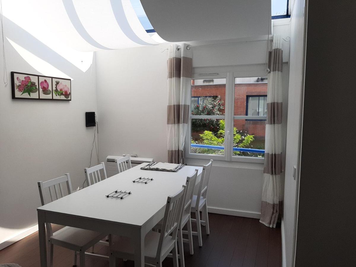 Pratique Et Calme Dans Centre De Evry Appartement Courcouronnes Buitenkant foto
